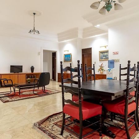 Oyo Living 2843 Raz House Syariah Hotel Medan Bagian luar foto
