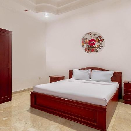 Oyo Living 2843 Raz House Syariah Hotel Medan Bagian luar foto