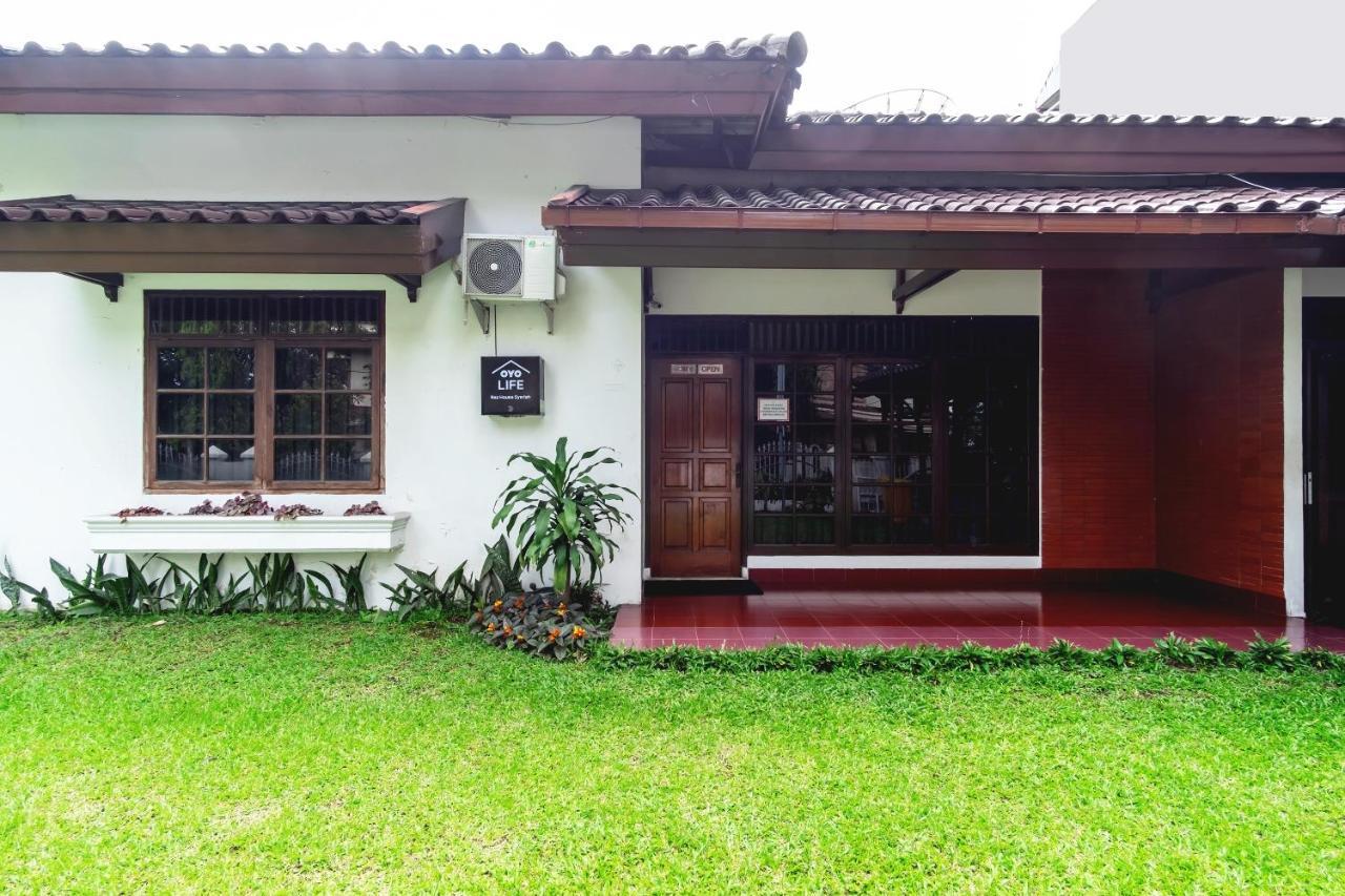 Oyo Living 2843 Raz House Syariah Hotel Medan Bagian luar foto