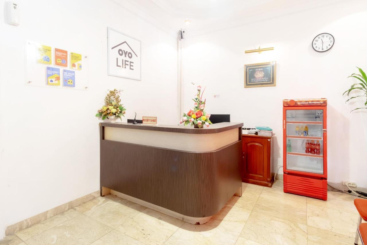Oyo Living 2843 Raz House Syariah Hotel Medan Bagian luar foto