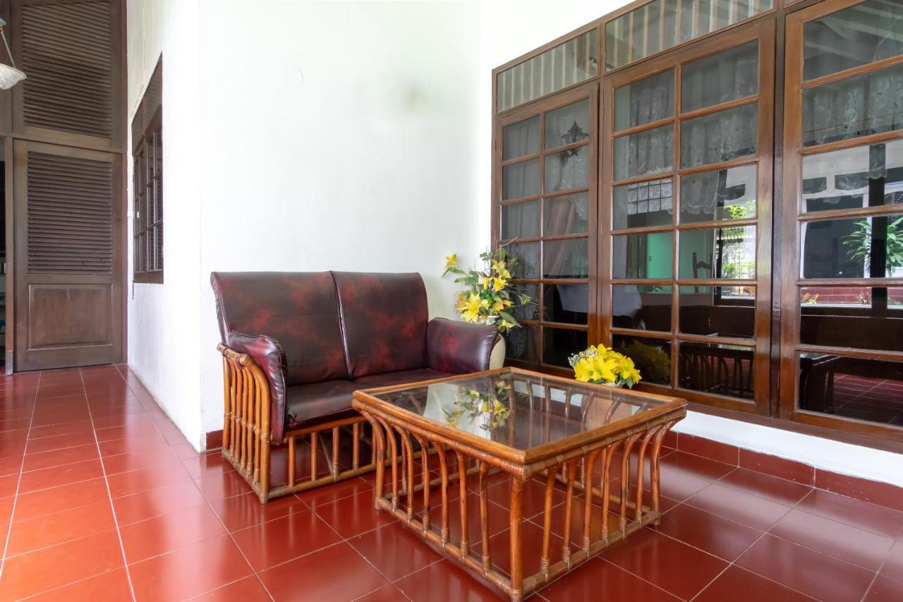 Oyo Living 2843 Raz House Syariah Hotel Medan Bagian luar foto