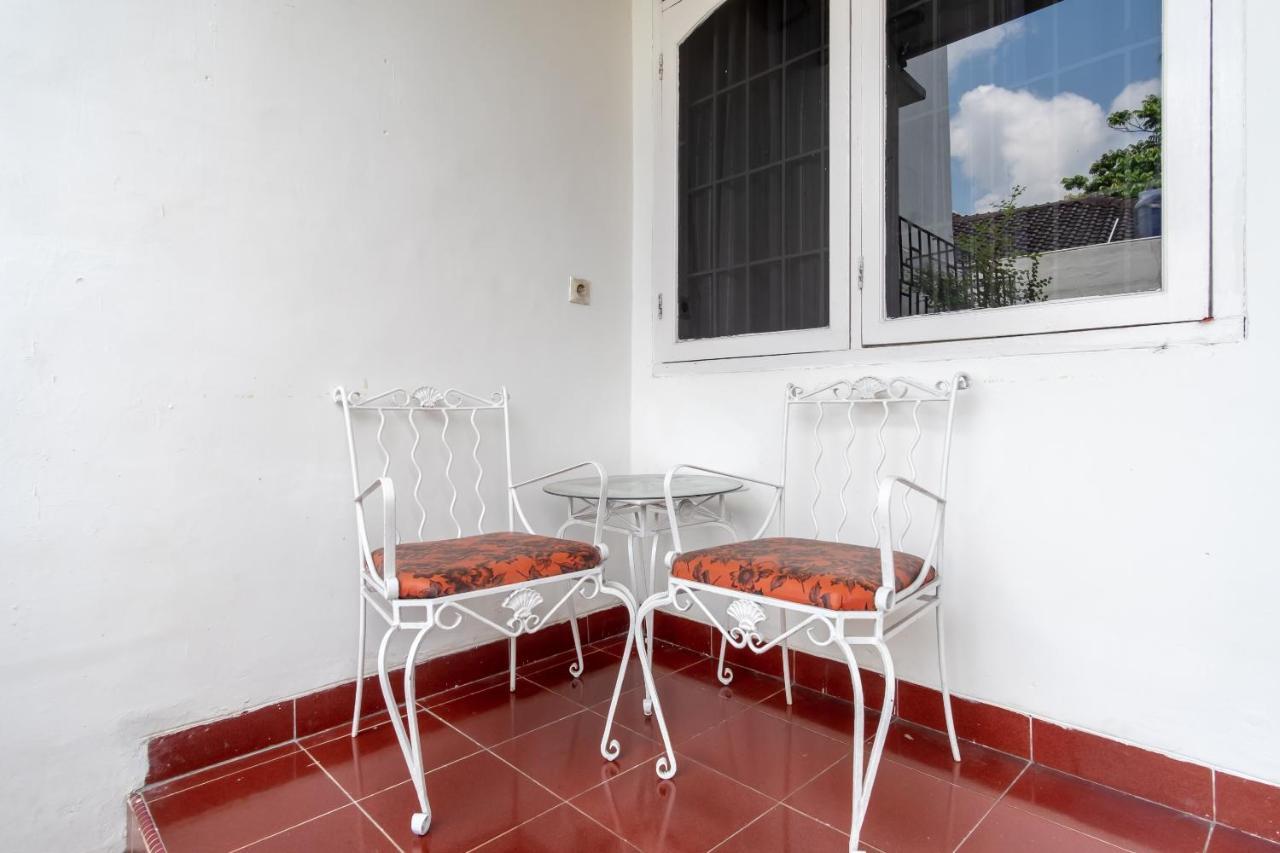 Oyo Living 2843 Raz House Syariah Hotel Medan Bagian luar foto