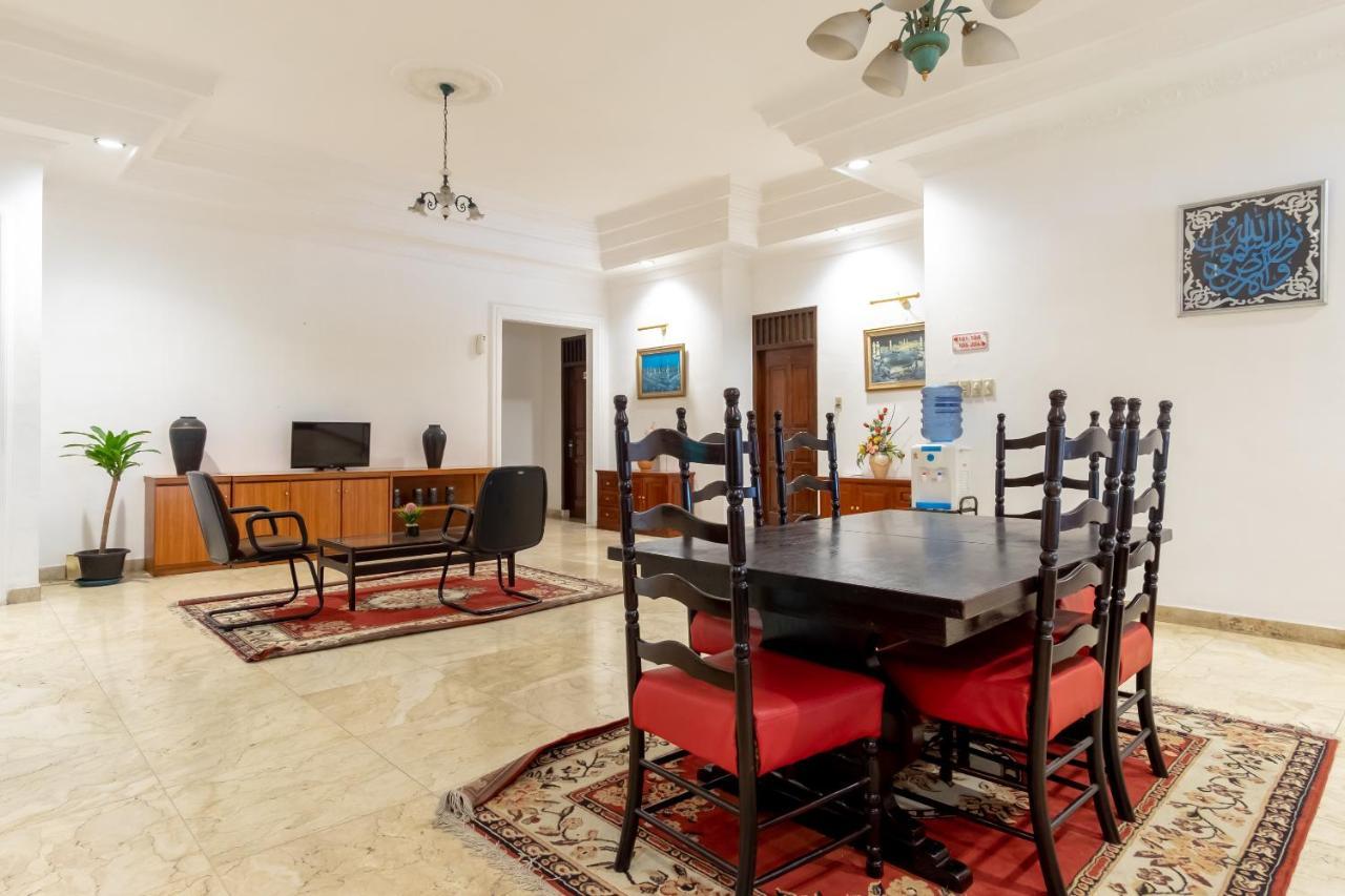 Oyo Living 2843 Raz House Syariah Hotel Medan Bagian luar foto