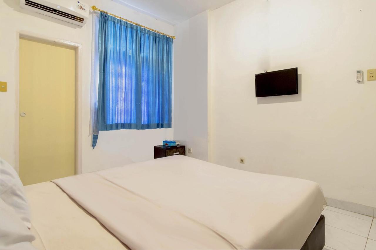 Oyo Living 2843 Raz House Syariah Hotel Medan Bagian luar foto