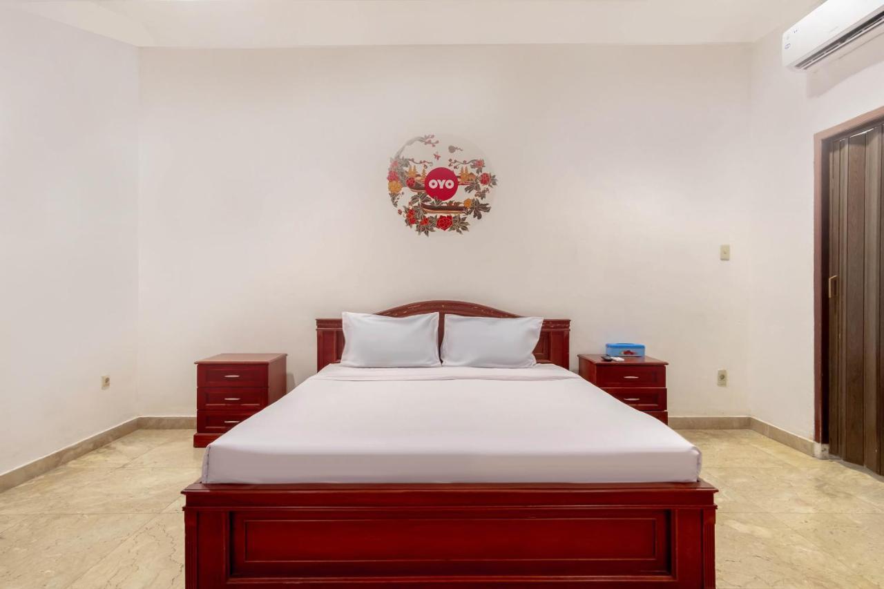 Oyo Living 2843 Raz House Syariah Hotel Medan Bagian luar foto