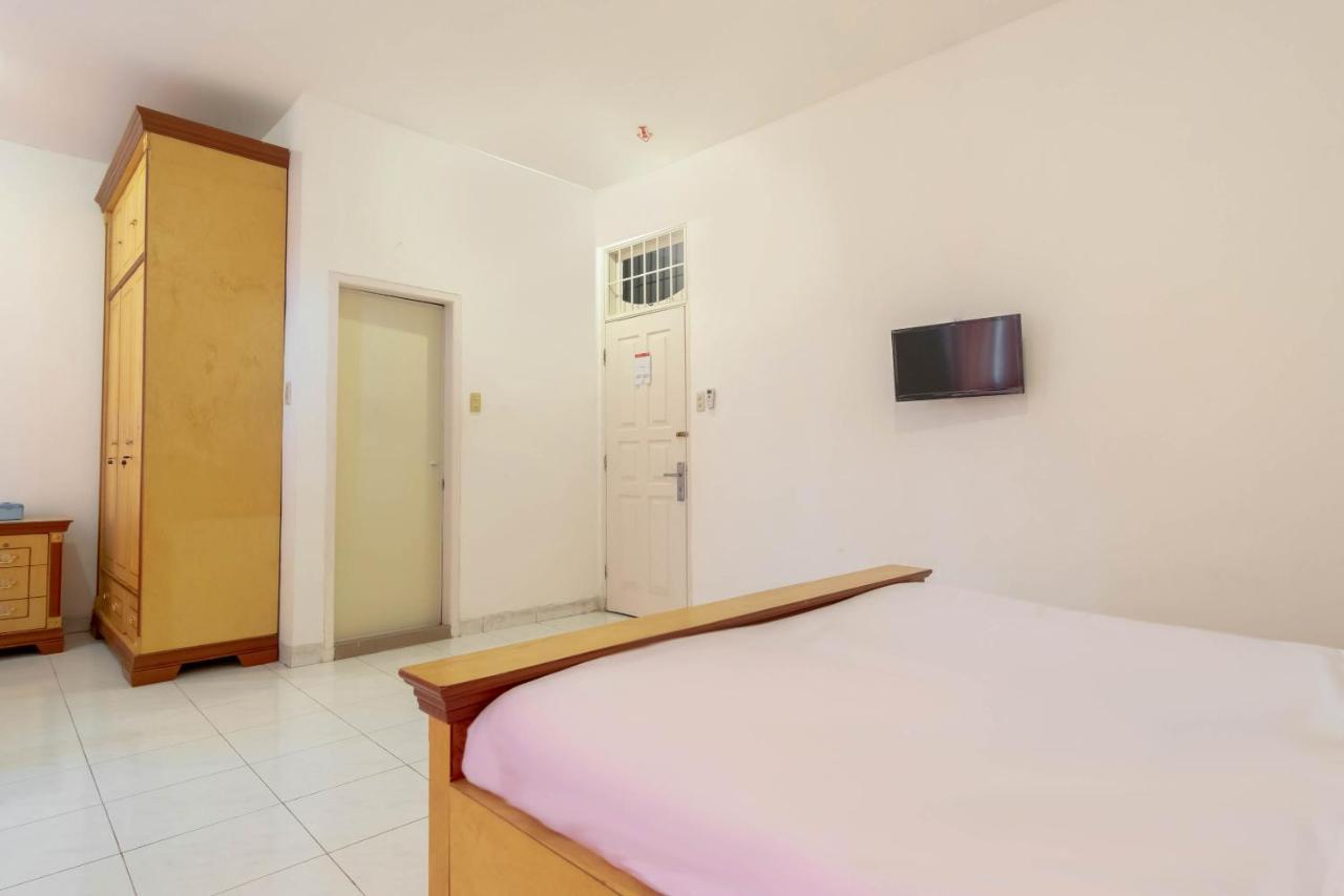 Oyo Living 2843 Raz House Syariah Hotel Medan Bagian luar foto