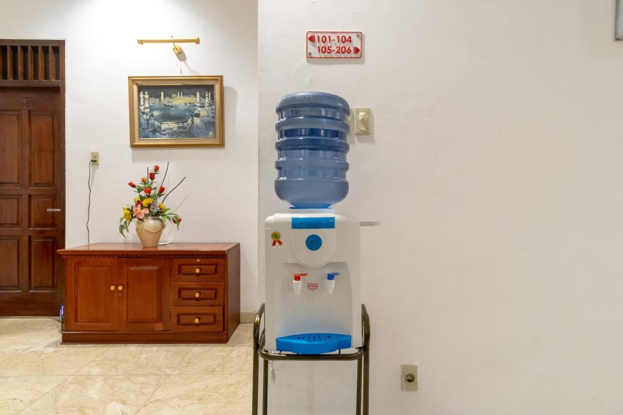 Oyo Living 2843 Raz House Syariah Hotel Medan Bagian luar foto