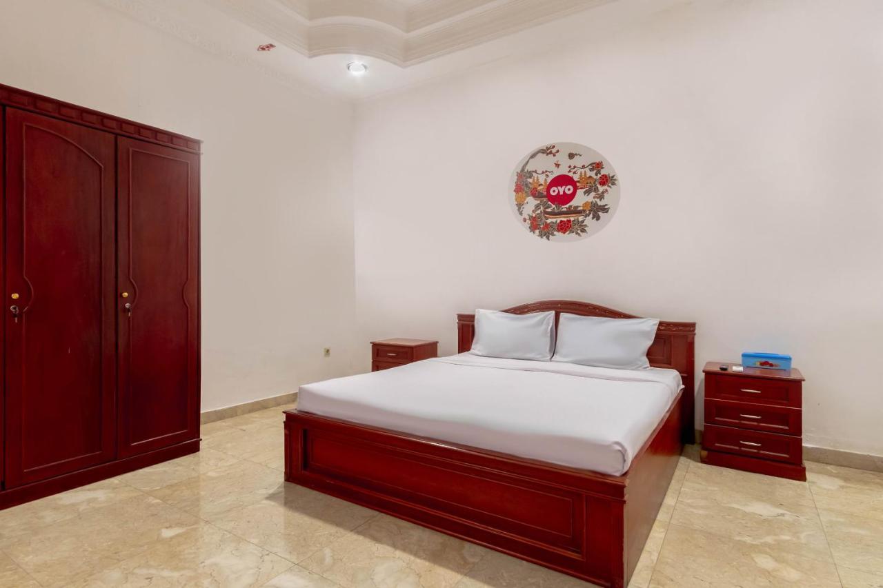 Oyo Living 2843 Raz House Syariah Hotel Medan Bagian luar foto