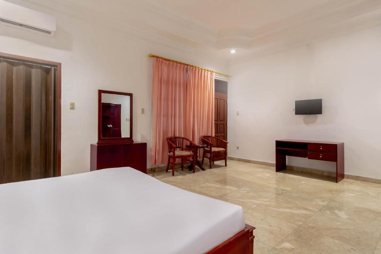 Oyo Living 2843 Raz House Syariah Hotel Medan Bagian luar foto