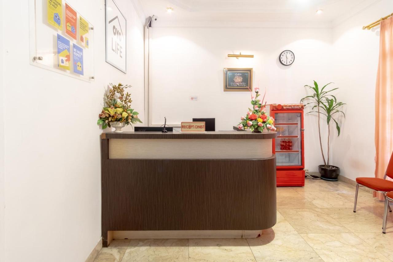 Oyo Living 2843 Raz House Syariah Hotel Medan Bagian luar foto