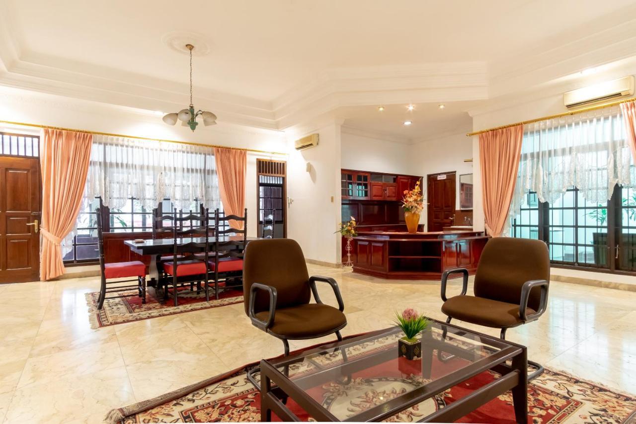 Oyo Living 2843 Raz House Syariah Hotel Medan Bagian luar foto