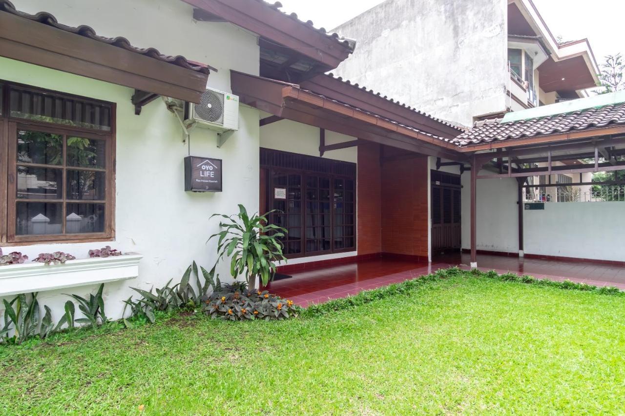 Oyo Living 2843 Raz House Syariah Hotel Medan Bagian luar foto